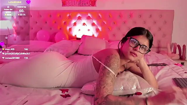 Dapnne  online show from February 14, 2025, 6:19 pm