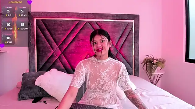 Dapnne  online show from February 19, 2025, 12:11 pm