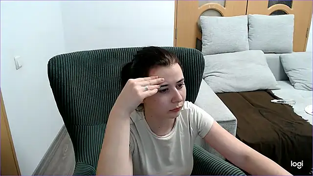 VioletaFlower7 online show from February 16, 2026, 9:11 pm