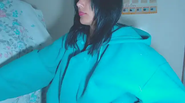 Snapshot of home_vlak chatting on March 5, 2025, 10:32 pm home vlak online show from March 5, 2025, 10:32 pm