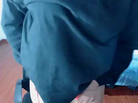 Snapshot of home_vlak chatting on November 10, 2025, 11:59 pm home vlak online show from November 10, 2025, 11:59 pm