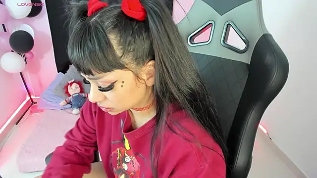 Snapshot of zoesullivan chatting on December 5, 2024, 1:06 pm zoesullivan online show from December 5, 2024, 1:06 pm