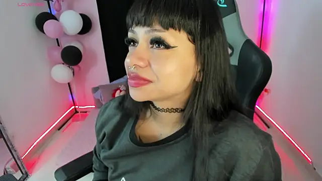 Snapshot of zoesullivan chatting on December 9, 2024, 10:00 am zoesullivan online show from December 9, 2024, 10:00 am