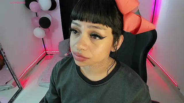 Snapshot of zoesullivan chatting on December 12, 2024, 12:33 pm zoesullivan online show from December 12, 2024, 12:33 pm