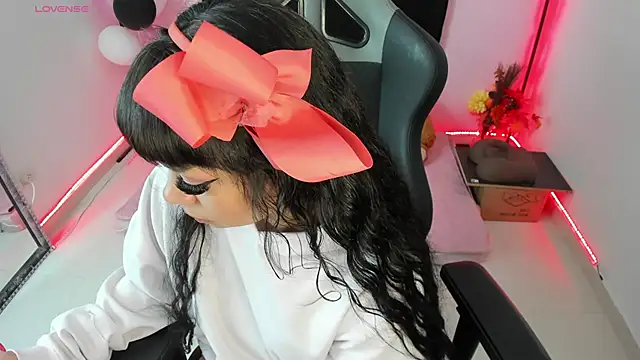 Snapshot of zoesullivan chatting on December 20, 2024, 9:43 am zoesullivan online show from December 20, 2024, 9:43 am