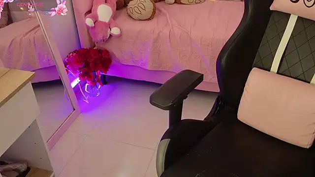 zoesullivan online show from June 21, 2026, 10:01 pm