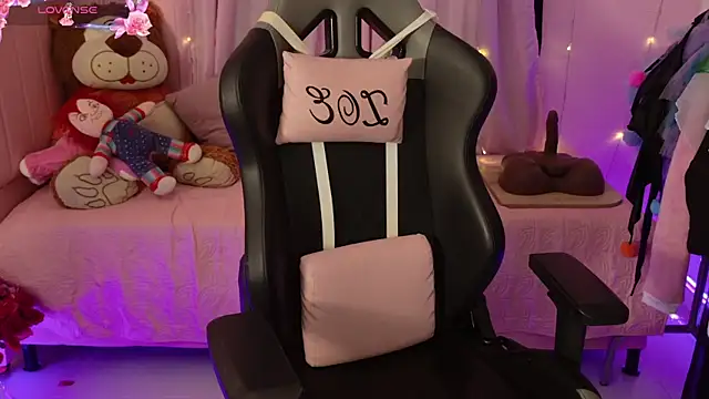zoesullivan online show from July 8, 2026, 9:58 am
