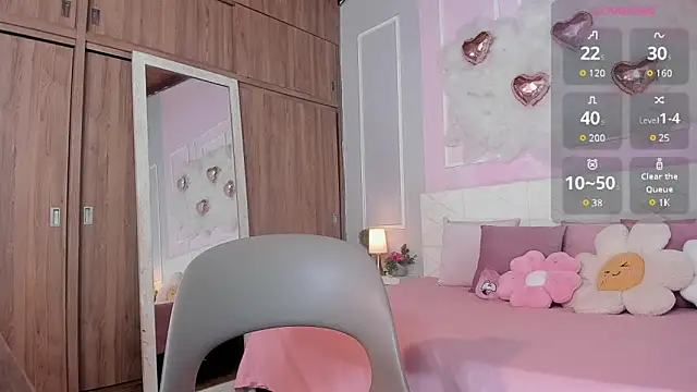 Snapshot of OraLarson chatting on February 13, 2025, 3:14 pm OraLarson online show from February 13, 2025, 3:14 pm