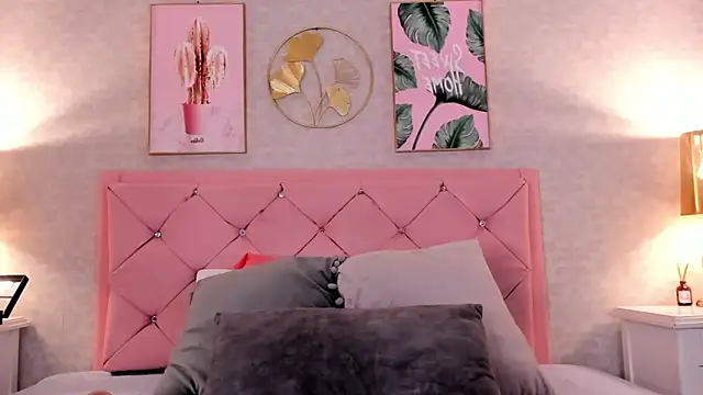 Ginger Violetta  online show from January 18, 2025, 7:37 pm