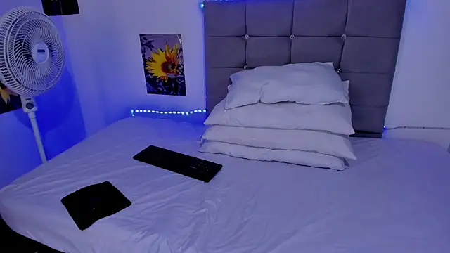 Ladysexy hot19 online show from September 24, 2025, 4:43 pm