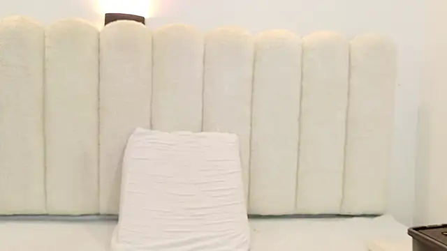 Juliabadlee online show from September 26, 2025, 9:08 pm