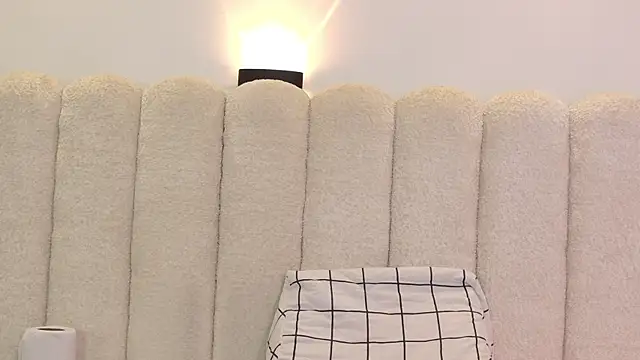 Juliabadlee online show from November 22, 2025, 8:19 pm