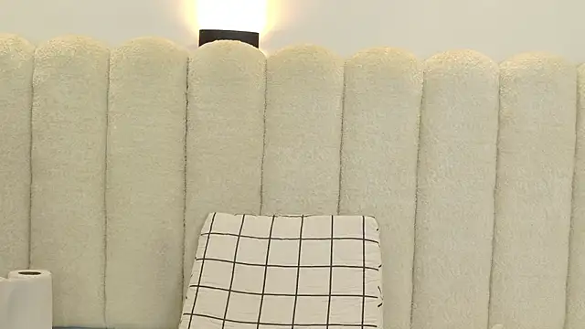 Juliabadlee online show from November 27, 2025, 10:01 pm