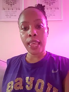 R-thequeen online show from May 15, 2026, 10:50 pm