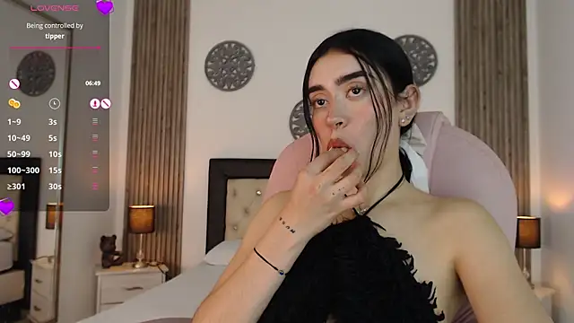 Snapshot of Julieta_De_Los_Angeles chatting on January 7, 2025, 11:24 pm Julieta De Los Angeles online show from January 7, 2025, 11:24 pm