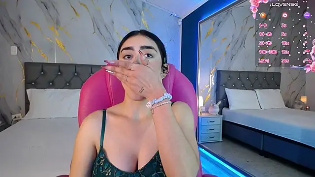 Snapshot of Julieta_De_Los_Angeles chatting on February 11, 2025, 3:40 am Julieta De Los Angeles online show from February 11, 2025, 3:40 am