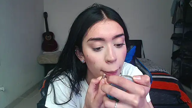 Snapshot of Julieta_De_Los_Angeles chatting on October 14, 2025, 4:41 pm Julieta De Los Angeles online show from October 14, 2025, 4:41 pm