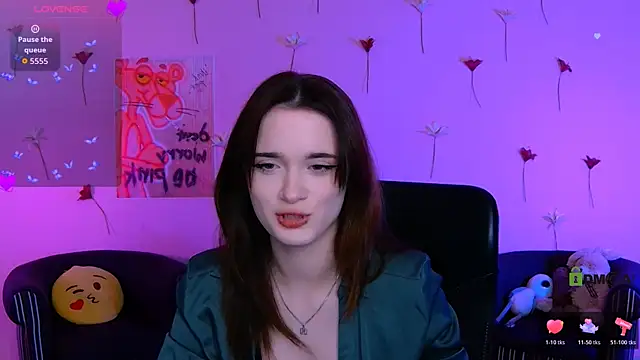liana kisses online show from April 24, 2026, 7:38 pm