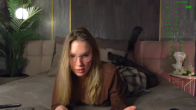 LeslieMines online show from June 22, 2026, 5:48 am