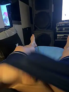 Snapshot of MatthewEmme chatting on October 28, 2025, 11:07 pm MatthewEmme online show from October 28, 2025, 11:07 pm