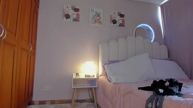 martinaaricci online show from November 15, 2025, 1:51 pm