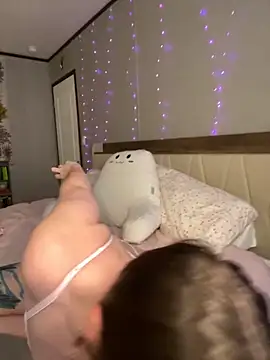 Snapshot of Sweetdee222x chatting on September 10, 2025, 10:32 pm Sweetdee222x online show from September 10, 2025, 10:32 pm