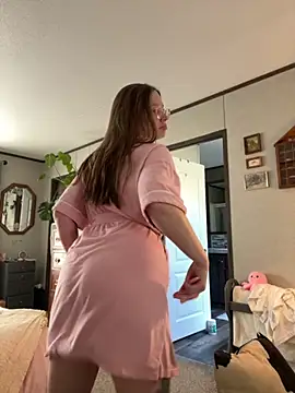 Snapshot of Sweetdee222x chatting on October 6, 2025, 10:18 pm Sweetdee222x online show from October 6, 2025, 10:18 pm