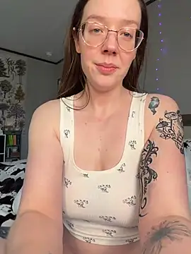 Snapshot of Sweetdee222x chatting on February 25, 2026, 11:14 pm Sweetdee222x online show from February 25, 2026, 11:14 pm