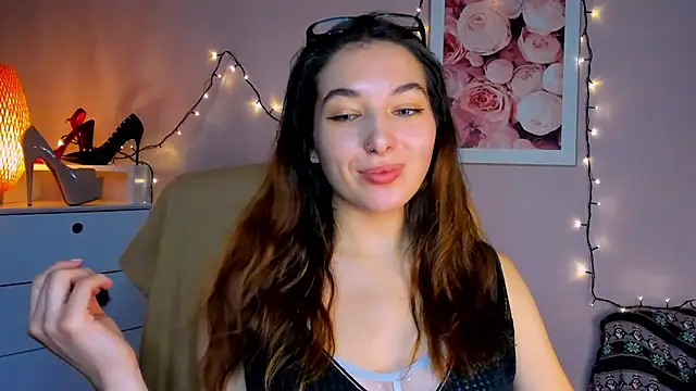 Snapshot of Meagn_Extasy chatting on December 11, 2024, 5:48 pm Meagn Extasy online show from December 11, 2024, 5:48 pm