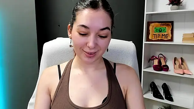 Meagn Extasy online show from July 17, 2026, 6:42 am