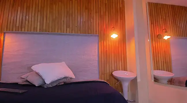 Snapshot of amelialeen7 chatting on December 13, 2024, 4:16 pm amelialeen7 online show from December 13, 2024, 4:16 pm