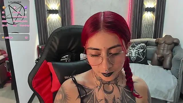 selene red  online show from February 20, 2025, 3:41 pm