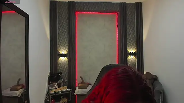 selene red  online show from February 21, 2025, 12:50 pm