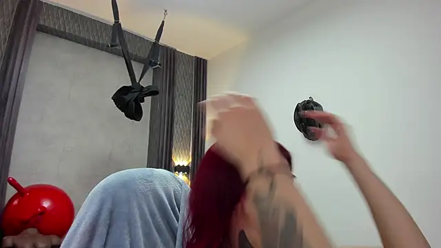 selene red  online show from February 9, 2026, 1:31 am