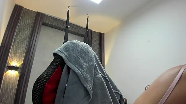 selene red  online show from May 25, 2026, 1:55 am