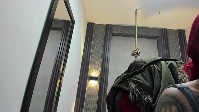 selene red  online show from June 19, 2026, 2:05 am