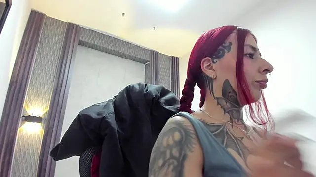 Snapshot of selene_red_ chatting on June 28, 2026, 2:28 am selene red online show from June 28, 2026, 2:28 am
