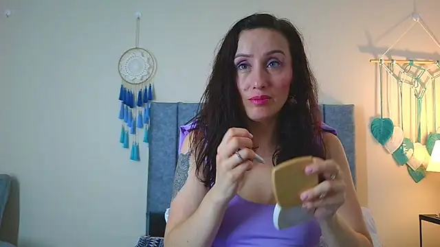 Snapshot of IberianMoonMK chatting on October 28, 2025, 5:26 pm IberianMoonMK online show from October 28, 2025, 5:26 pm