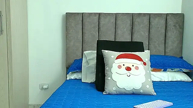 karina lewis  online show from December 18, 2025, 4:07 am