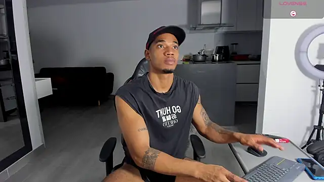 Snapshot of TROYWESLY- chatting on May 28, 2026, 11:46 pm TROYWESLY- online show from May 28, 2026, 11:46 pm