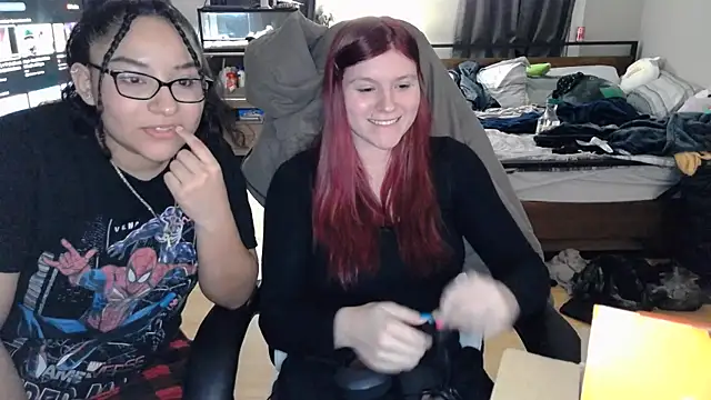 Elliewgfs online show from December 8, 2024, 3:32 am