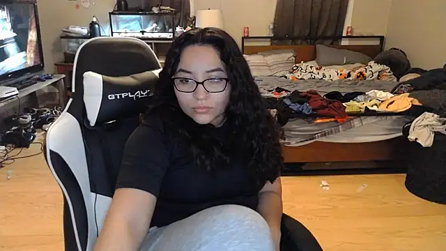 Snapshot of Elliewgfs chatting on December 15, 2024, 1:13 am Elliewgfs online show from December 15, 2024, 1:13 am