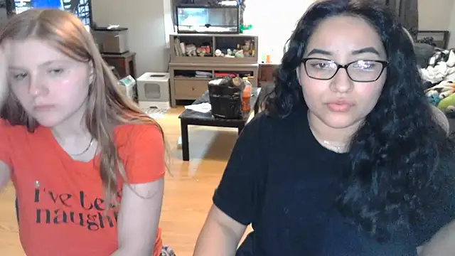 Snapshot of Elliewgfs chatting on March 4, 2025, 3:44 am Elliewgfs online show from March 4, 2025, 3:44 am