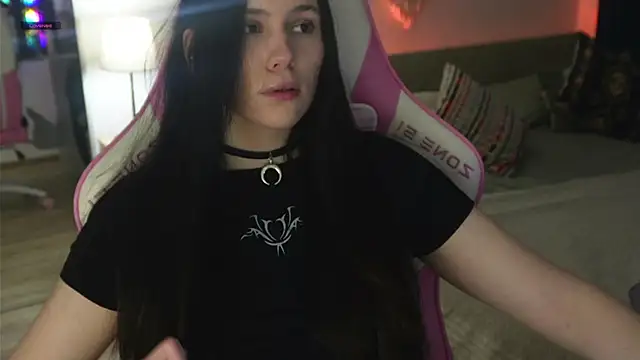 jennetdoll online show from February 21, 2025, 2:27 pm