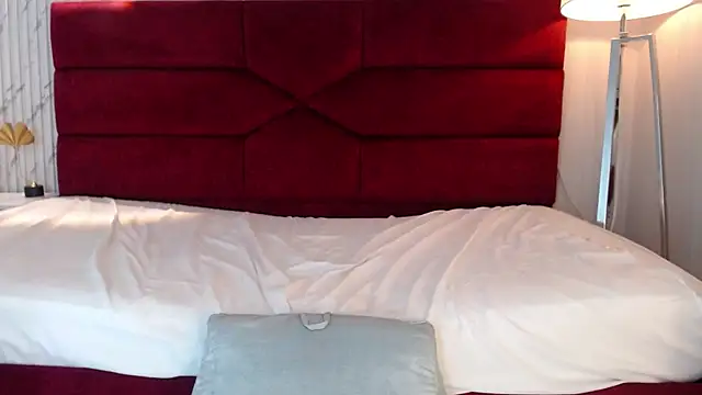 sara saenz99 online show from February 4, 2025, 10:34 pm