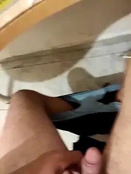 skrigul12 online show from December 3, 2024, 2:14 am