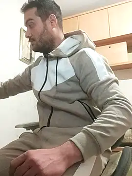 skrigul12 online show from February 9, 2026, 2:04 am