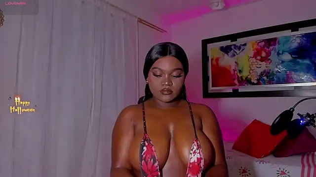 Snapshot of Scarlett_811 chatting on October 20, 2025, 10:43 pm Scarlett 811 online show from October 20, 2025, 10:43 pm