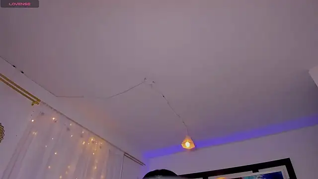 Snapshot of Scarlett_811 chatting on November 24, 2025, 8:08 pm Scarlett 811 online show from November 24, 2025, 8:08 pm