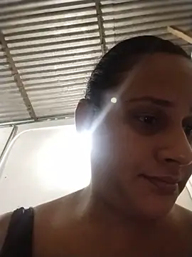 Snapshot of Andreita_95 chatting on May 24, 2026, 1:43 am Andreita 95 online show from May 24, 2026, 1:43 am
